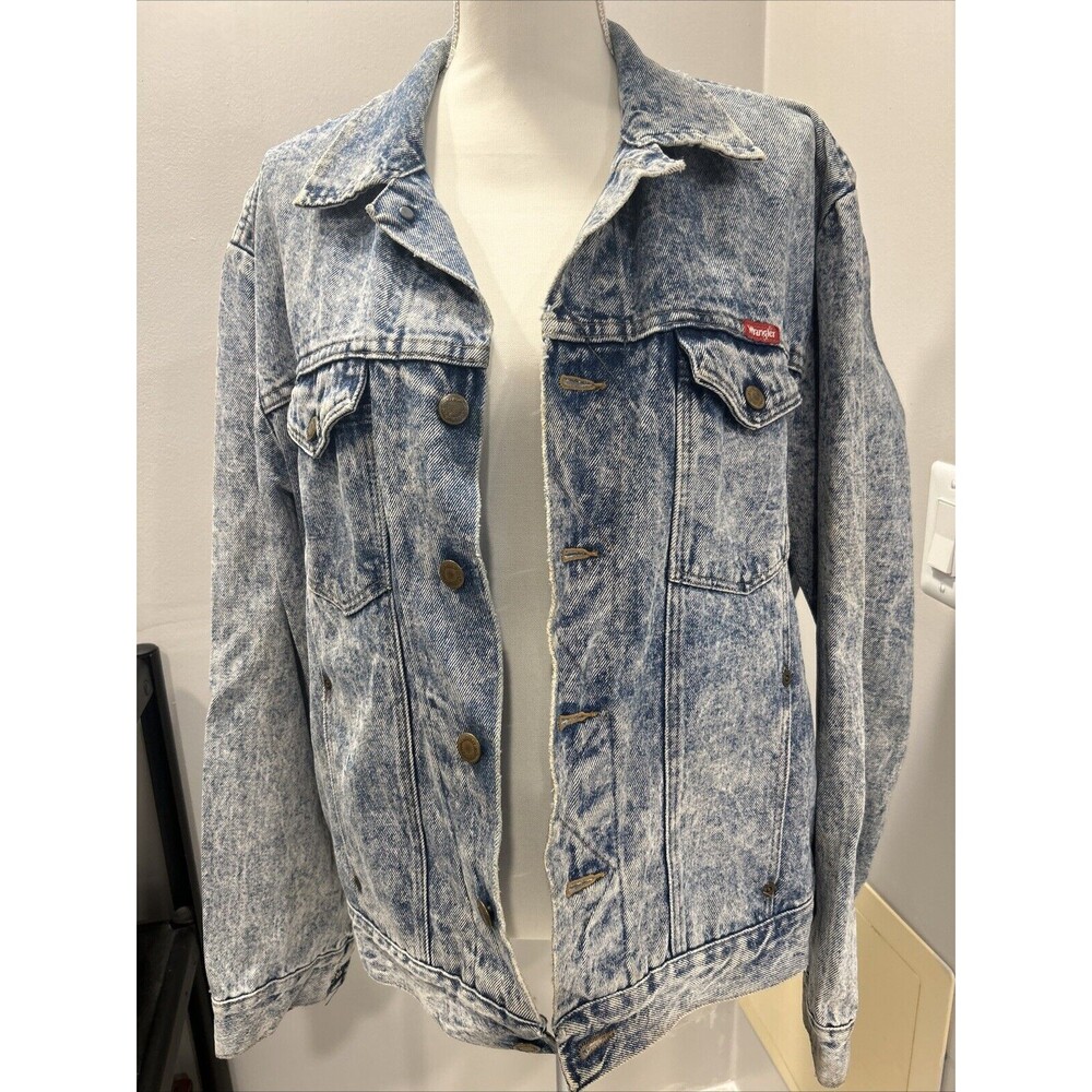 Wrangler Distressed Dirty Jean Denim Jacket Size Large Pockets Light Vintage